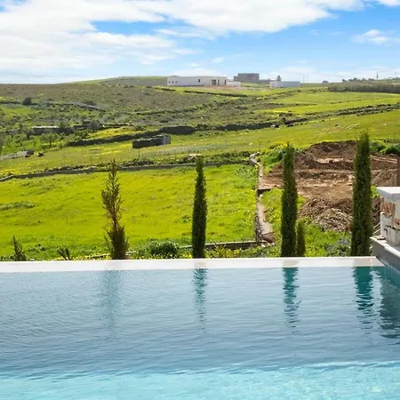 Zaneta With Swimming Pool *