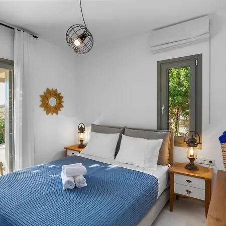 Zaneta With Swimming Pool